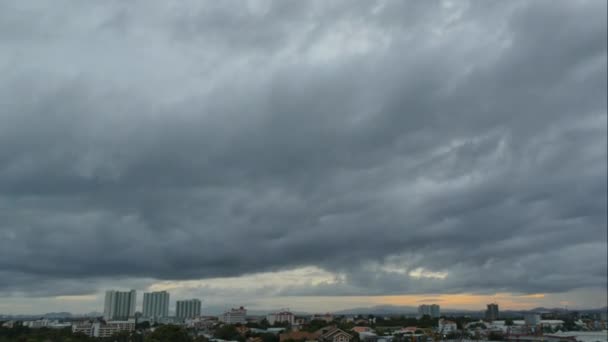 Nuvens de tempestade se movendo sobre a cidade de Bangkok — Vídeo de Stock