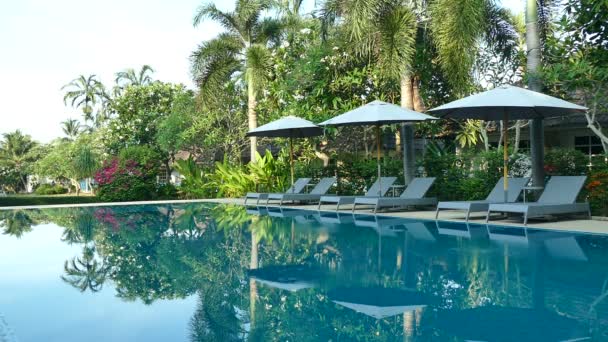 Piscina en el hotel — Vídeos de Stock