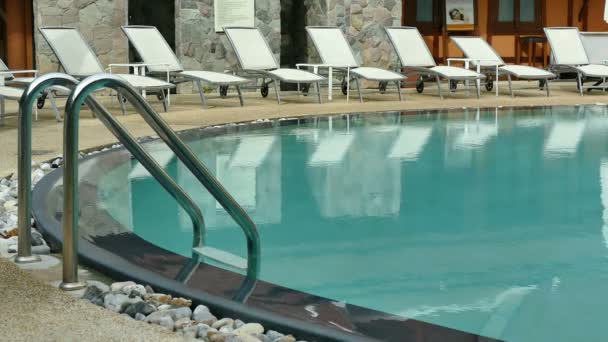 Otelde yüzme havuzu — Stok video