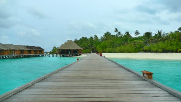 Vackra Maldiverna ö med havsutsikt — Stockvideo