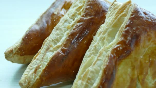 Frisch gebackene Croissants — Stockvideo