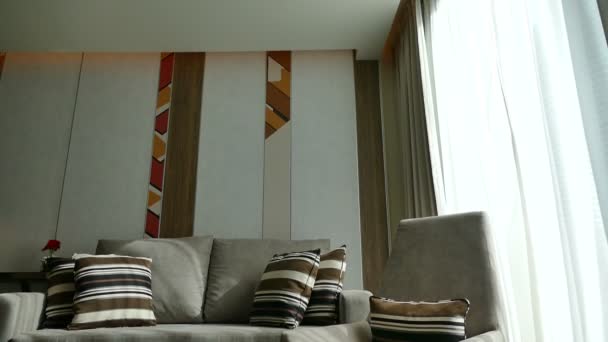 Decoratie in woonkamer interieur — Stockvideo