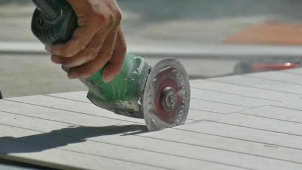 Worker cuts a wooden board for pieces — Stock Video