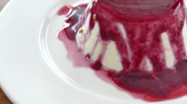 tatlı lezzetli pasta plaka üzerinde 