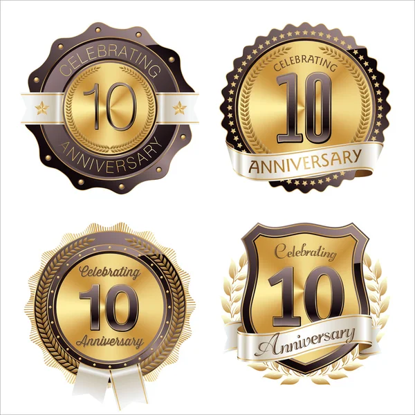 Distintivos de aniversário de ouro e marrom Celebração dos 10 anos — Vetor de Stock