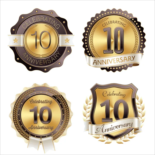 Insignes d'anniversaire dorés et marron 10e anniversaire — Image vectorielle