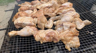 Izgarada tavuk eti