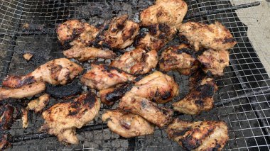 Izgarada tavuk eti