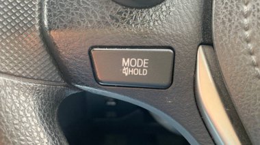 Bekleme fonksiyonu etiketini gösteren direksiyon düğmesini kapat