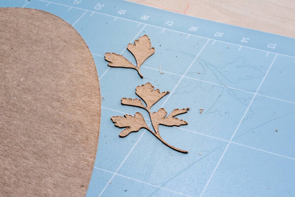 Обрезка бумаги, орнамент, дизайн и модель резки с помощью режущего плоттера для профессиональной деятельности или отдыха