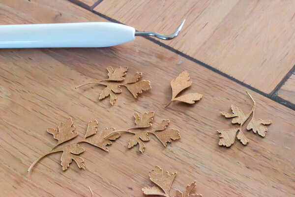 Обрезка бумаги, орнамент, дизайн и модель резки с помощью режущего плоттера для профессиональной деятельности или отдыха