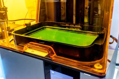 İç sergi salonunda 3D reçine yazıcısı