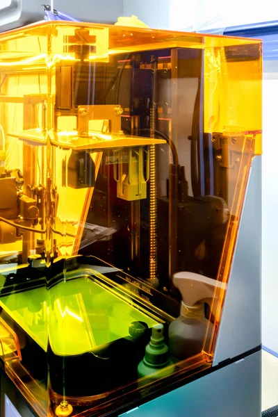 İç sergi salonunda 3D reçine yazıcısı