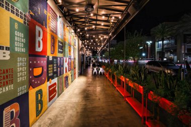 Phoenix, Arizona 'da hava karardıktan sonra.