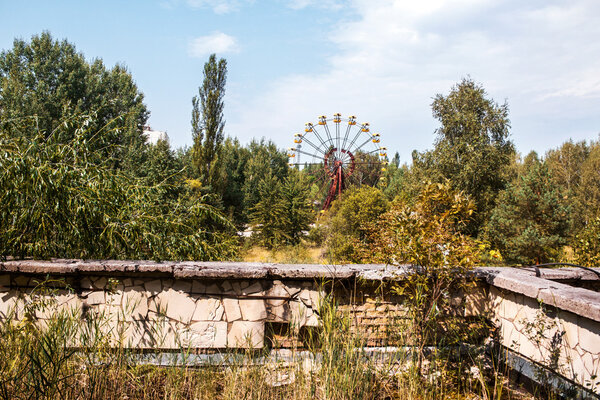 Заброшенный парк развлечений в Припяти
