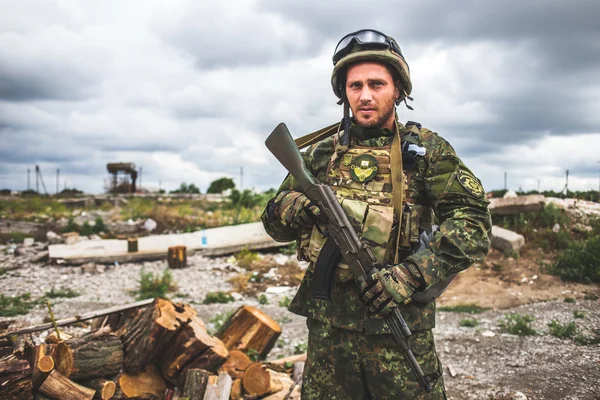 Soldado em pleno uniforme — Fotografia de Stock