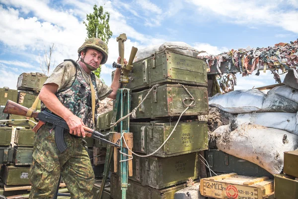 Ukrainischer Soldat auf seinem Posten — Stockfoto