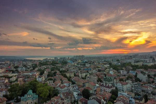 Puesta de sol sobre la ciudad — Foto de Stock