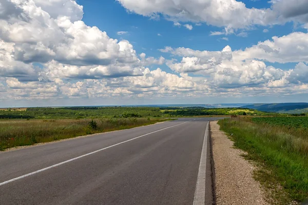 Beauty Fluffy Clouds Empty Road Field Scenic View Natural Background — Zdjęcie stockowe