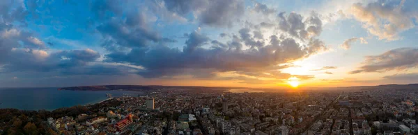 Vista Panorâmica Incrível Céu Pôr Sol Sobre Cidade — Fotografia de Stock