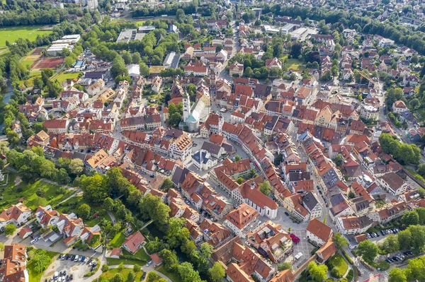 ドローンから古代の歴史的な中世の旧市街への空中ビュー Wangen Allgau Germany — ストック写真