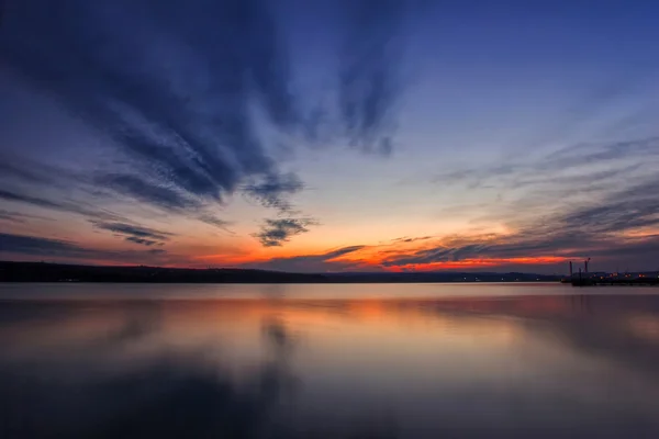 Impresionante puesta de sol lago — Foto de Stock