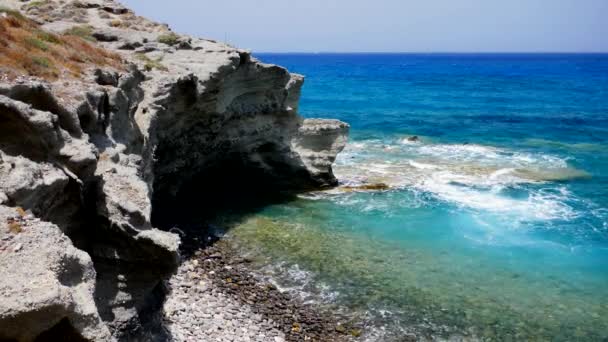 Κύματα της θάλασσας. Ελλάδα. Στη Μήλο. — Αρχείο Βίντεο