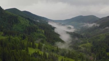 Gökyüzünden Karpat dağlarına bak..