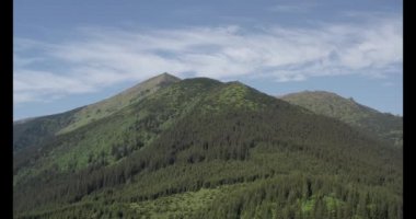 Gökyüzünden Karpat dağlarına bak..