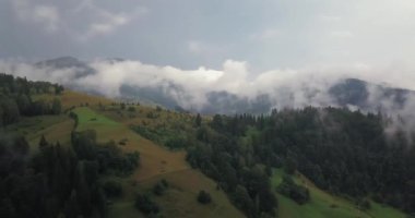 Gökyüzünden Karpat dağlarına bak..