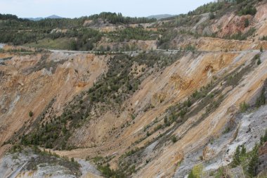 dağlarda taş ocağı