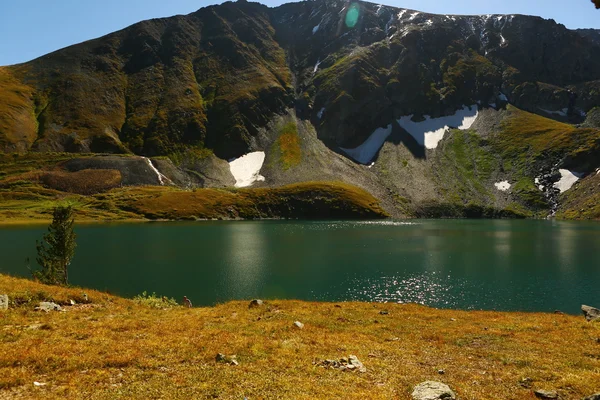 Montañas, lago, paisaje de montaña, Kazajstán — Foto de Stock