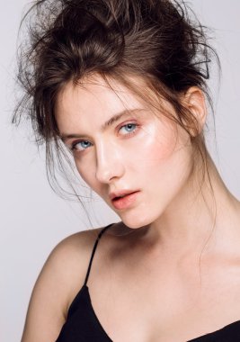 İnanılmaz kadın yüz genç güzel sağlıklı cilt portre