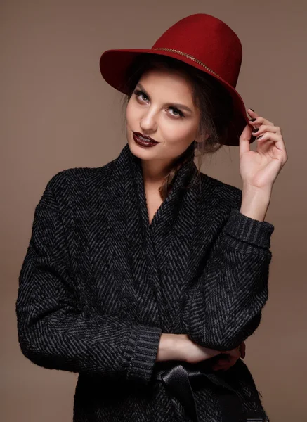 Glamour portrait model in hat and coat, professional make up — Stock Photo, Image
