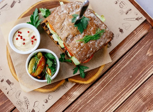 taze sebze ile sandviç