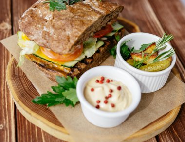 taze sebze ile sandviç