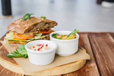 taze sebze ile sandviç