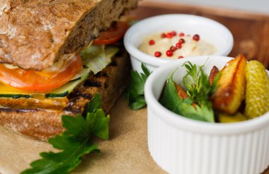 taze sebze ile sandviç