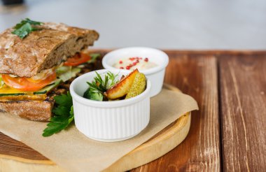 taze sebze ile sandviç