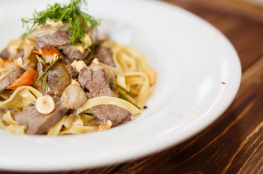 Makarna mantar fındık ve et ile