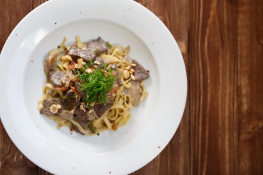 Makarna mantar fındık ve et ile