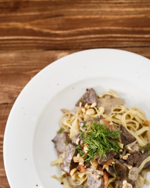 Makarna mantar fındık ve et ile