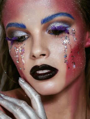 Sanat makyaj. Moda vücut. Renkli