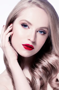 güzel genç model kırmızı dudaklar