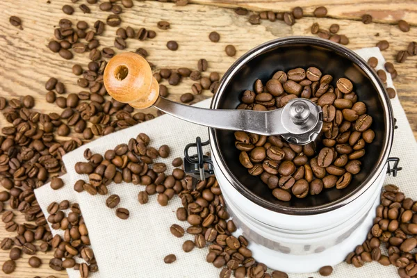 Vintage coffee grinder mill with coffee beans. — Stock Photo, Image