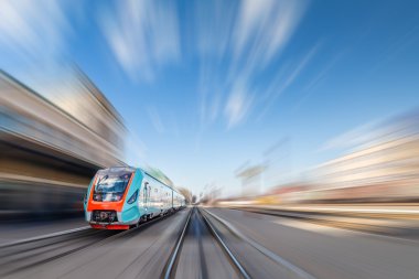 Tren istasyonunda tren. Tren istasyonu. Tren İstasyonu.