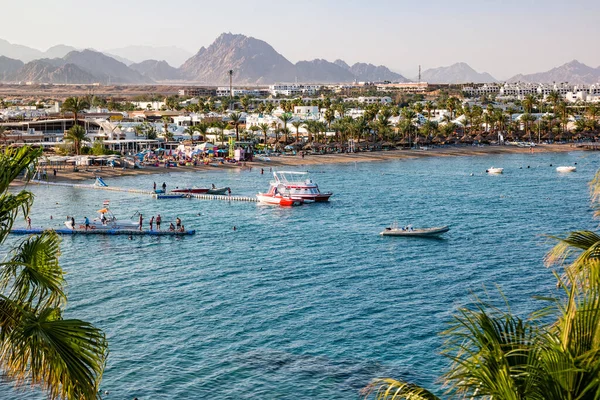 Sharm El Sheikh, EGYPT - Şubat 2021: Sharm El Sheikh 'te gün batımında çatıdan Naama Körfezi manzarası.