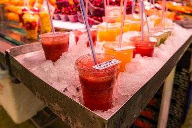 Valensiyalı Mercado Merkezi 'nde soğuk içecekler..