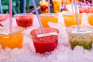 Valensiyalı Mercado Merkezi 'nde soğuk içecekler..