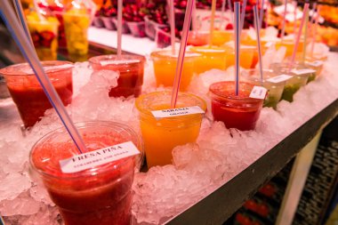 Valensiyalı Mercado Merkezi 'nde soğuk içecekler..